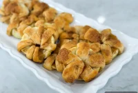 Crescent Apple Donuts: Flaky Pastry Filled with Cinnamon Apples