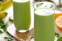 Tropical Green Paleo Smoothie: Pineapple & Spinach Recipe