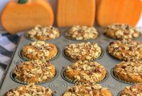Moist Pumpkin Spice Muffins with Maple Streusel
