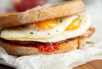 Perfect Fried Egg Sandwich Recipe for Crispy Golden Yolks