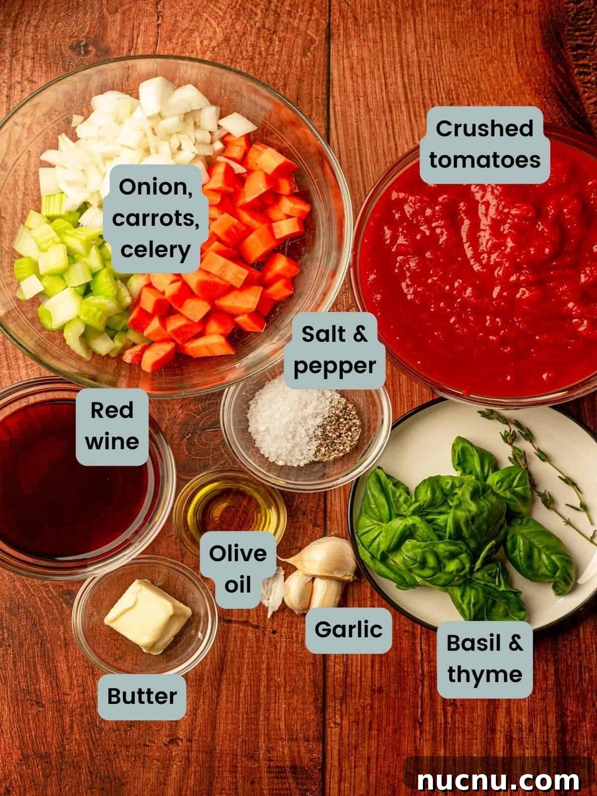 Ingredients in Italian pasta sauce.