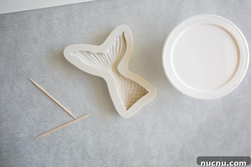 Mermaid Tail Cupcakes: Step-by-Step Recipe for Stunning Treats 3 These adorable mermaid tail cupcakes are easy to make with this tutorial and the perfect addition to your Under The Sea party.
