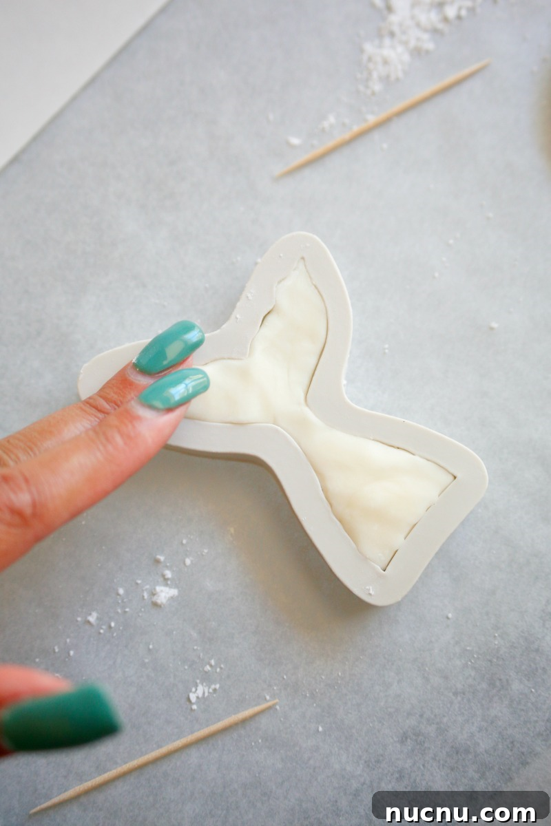 Mermaid Tail Cupcakes: Step-by-Step Recipe for Stunning Treats 4 These adorable mermaid tail cupcakes are easy to make with this tutorial and the perfect addition to your Under The Sea party.