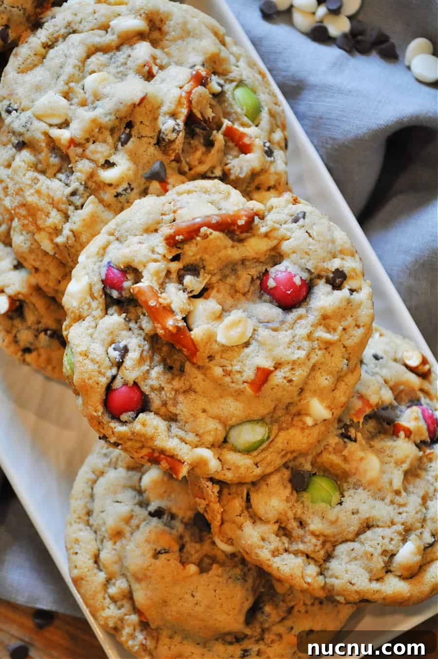 Vegan Monster Cookie Recipe: Chewy Oat & Chocolate Chip Cookies 4 img 16411 4