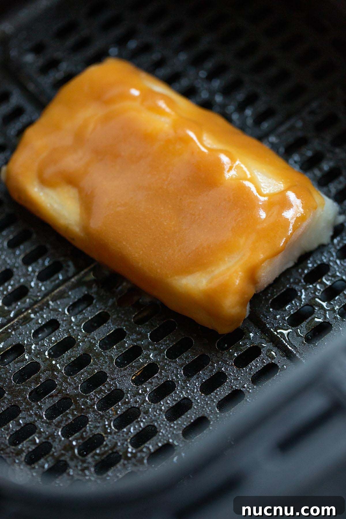 Crispy Air Fryer Miso Cod Recipe — Quick Weeknight Dinner 5 Uncooked cod with miso glaze in air fryer basket