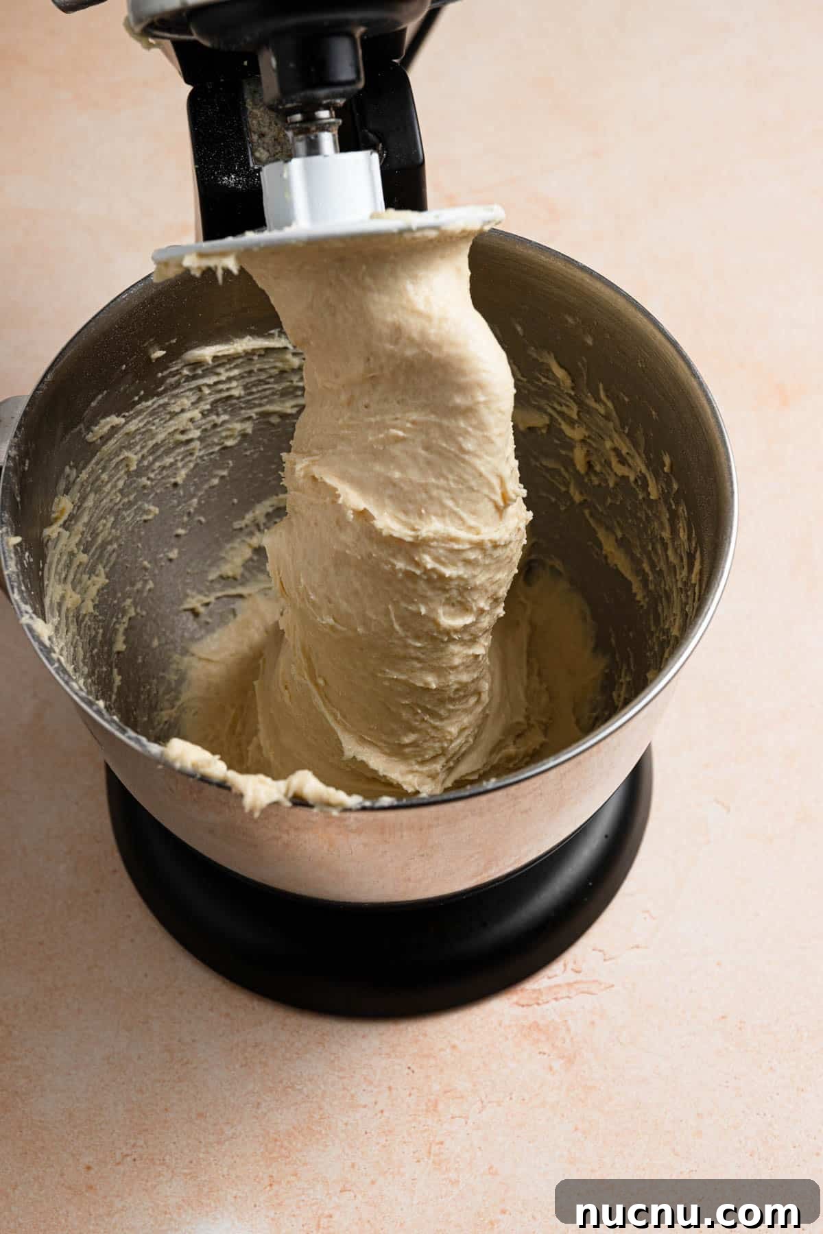 An elastic dough over a hook attachment.