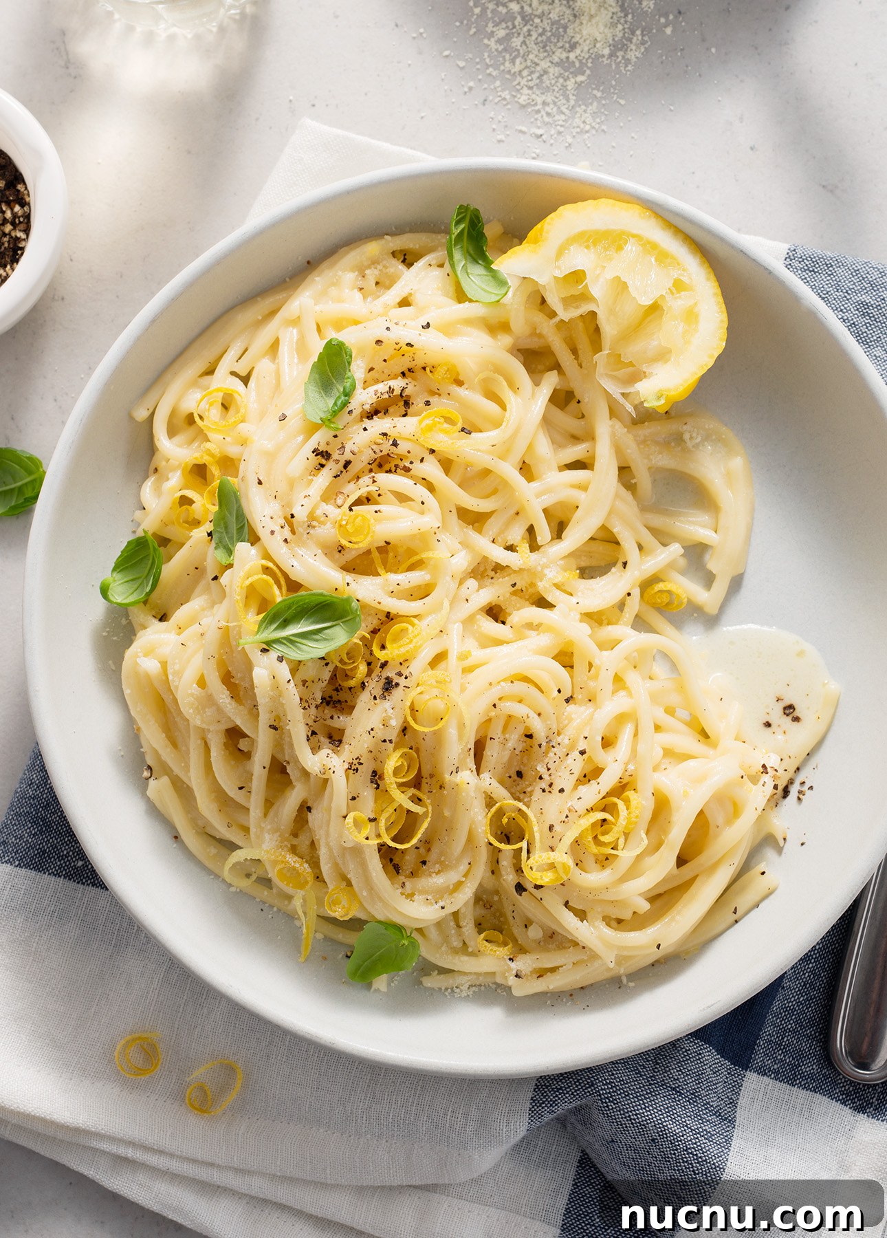 Creamy Lemon Spaghetti Recipe: Zesty, Silky Pasta in 20 Minutes 7 A bowl of creamy spaghetti al limone garnished with fresh basil leaves