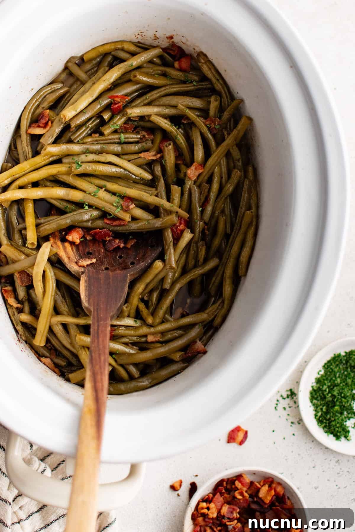 Slow-Cooked Garlic Green Beans in the Crockpot 2 crockpot green beans with bacon in a crockpot