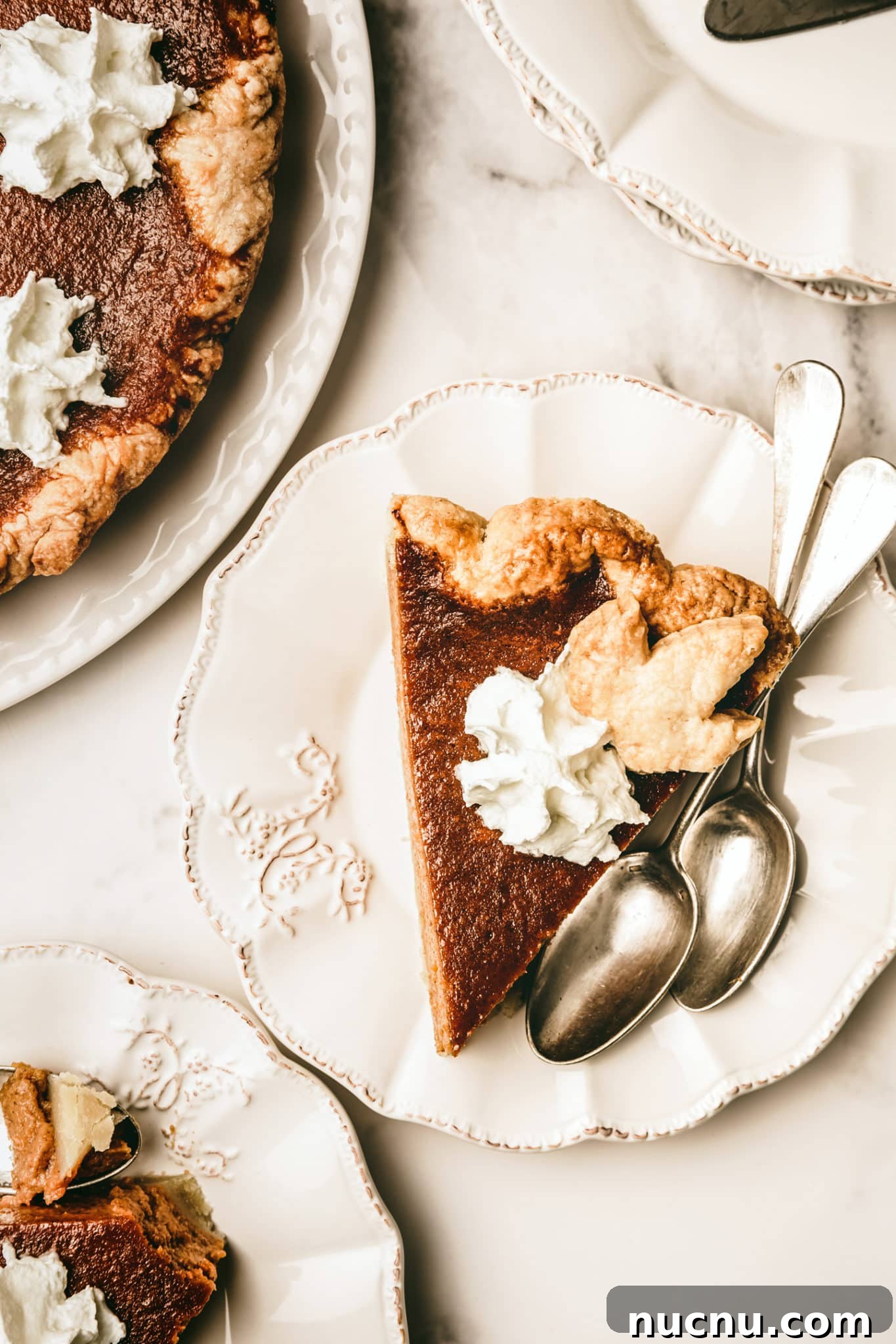 Pumpkin Pie la tarte au potiron Pumpkin pie dans une assiette avec une cuillère à café