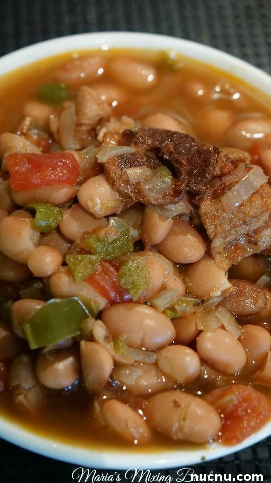 Slow Cooker Spicy Pinto Beans Recipe — Tender, Flavorful & Simple 4 White bowl of pinto beans on table