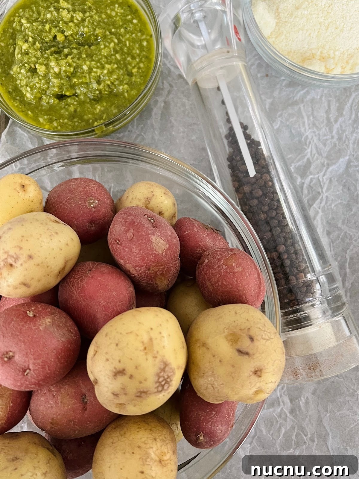 Crispy Pesto-Roasted Potatoes with Garlic and Parmesan 4 Ingredients for Pesto Roasted Potatoes.