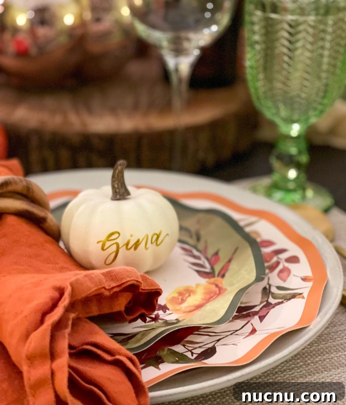 21 Stylish Thanksgiving Table Decor Ideas That Wow Guests 16 14. Pumpkin Place Cards