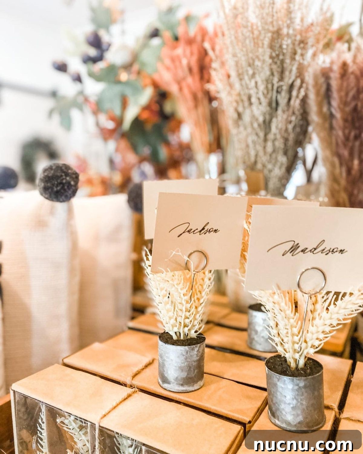 21 Stylish Thanksgiving Table Decor Ideas That Wow Guests 18 16. Mini Dried Floral Place Settings