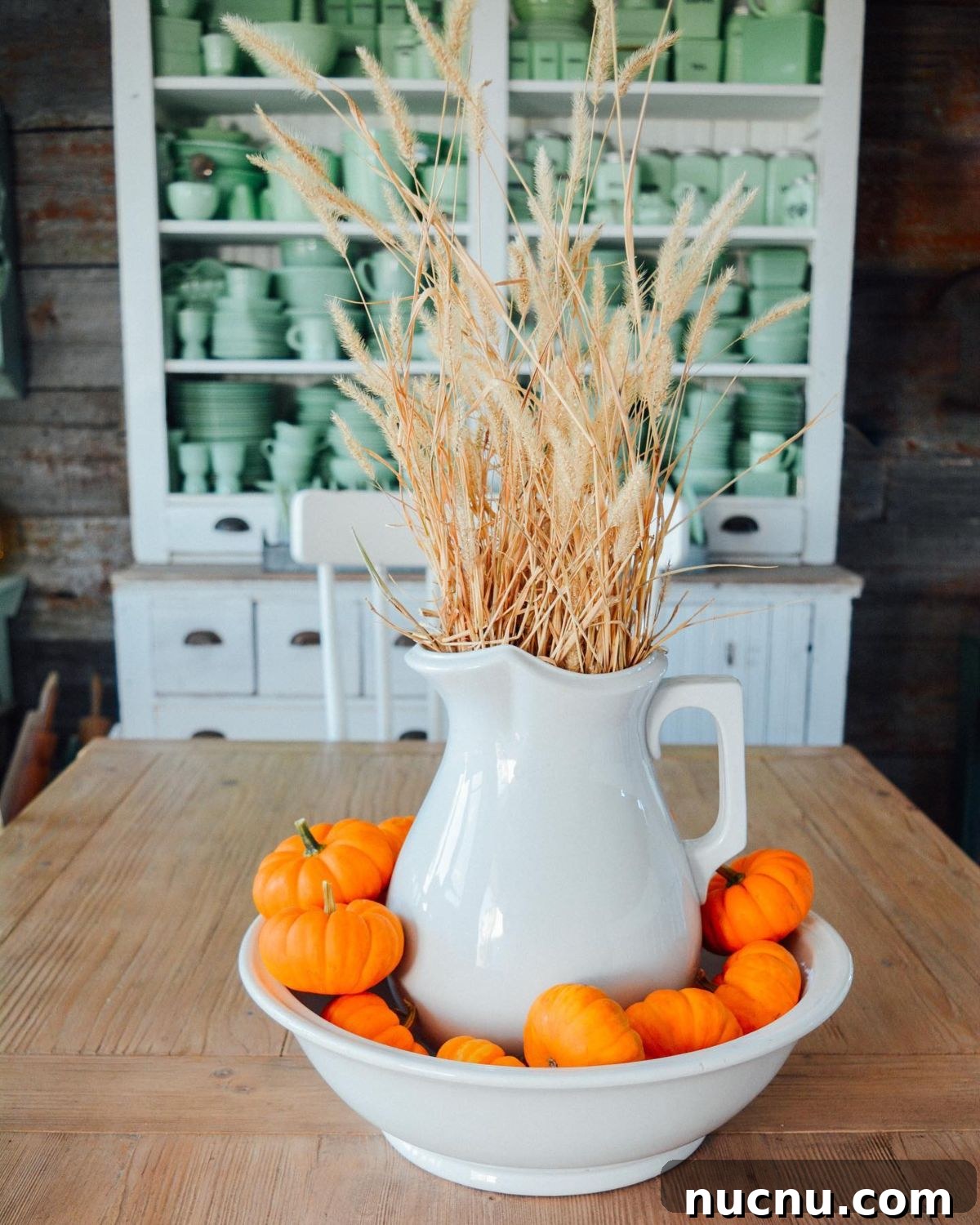 21 Stylish Thanksgiving Table Decor Ideas That Wow Guests 19 17. Prairie Weed Centerpiece