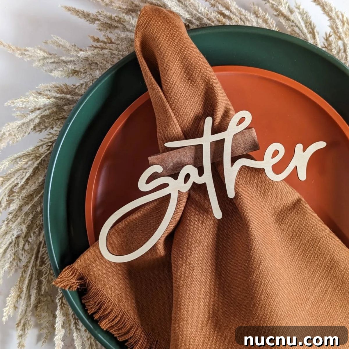 21 Stylish Thanksgiving Table Decor Ideas That Wow Guests 20 18. “Gather,” Napkin holders