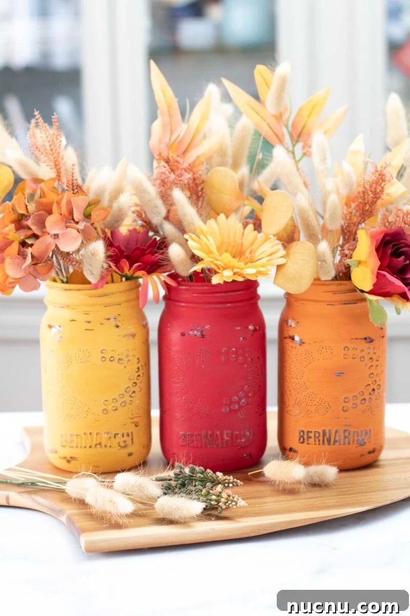 21 Stylish Thanksgiving Table Decor Ideas That Wow Guests 3 1. Painted Jars