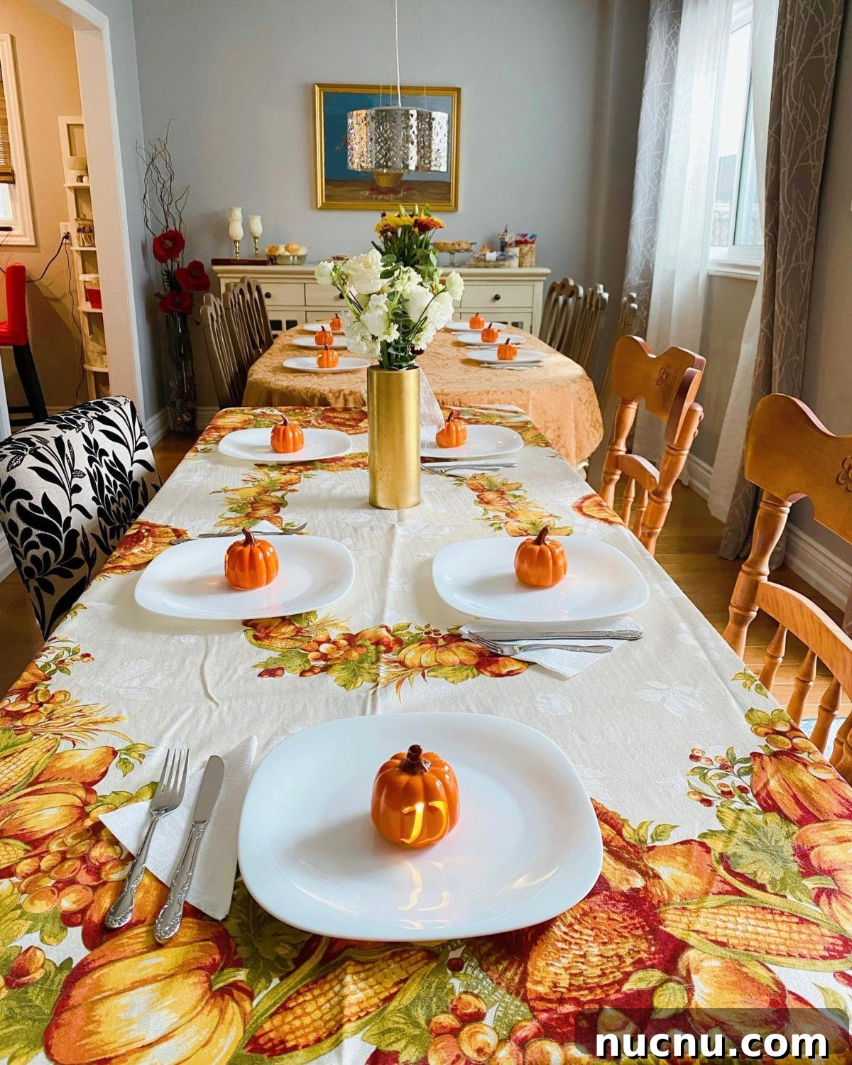 21 Stylish Thanksgiving Table Decor Ideas That Wow Guests 21 19. Individual Pumpkins