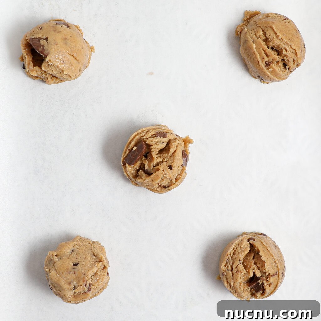 Jacques Torres Browned-Butter Chocolate Chip Cookies (Dipped) 7 img 42625 6