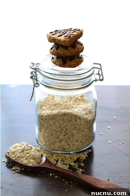Chewy Oat and Walnut Cookies Recipe 8 a jar of oats with oats and walnut cookies.