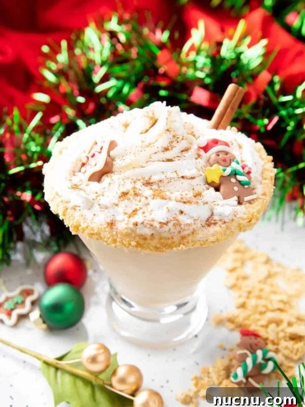 Peppermint Martini Recipe: How to Make a Refreshing Holiday Cocktail 11 Closeup photo of gingerbread martini