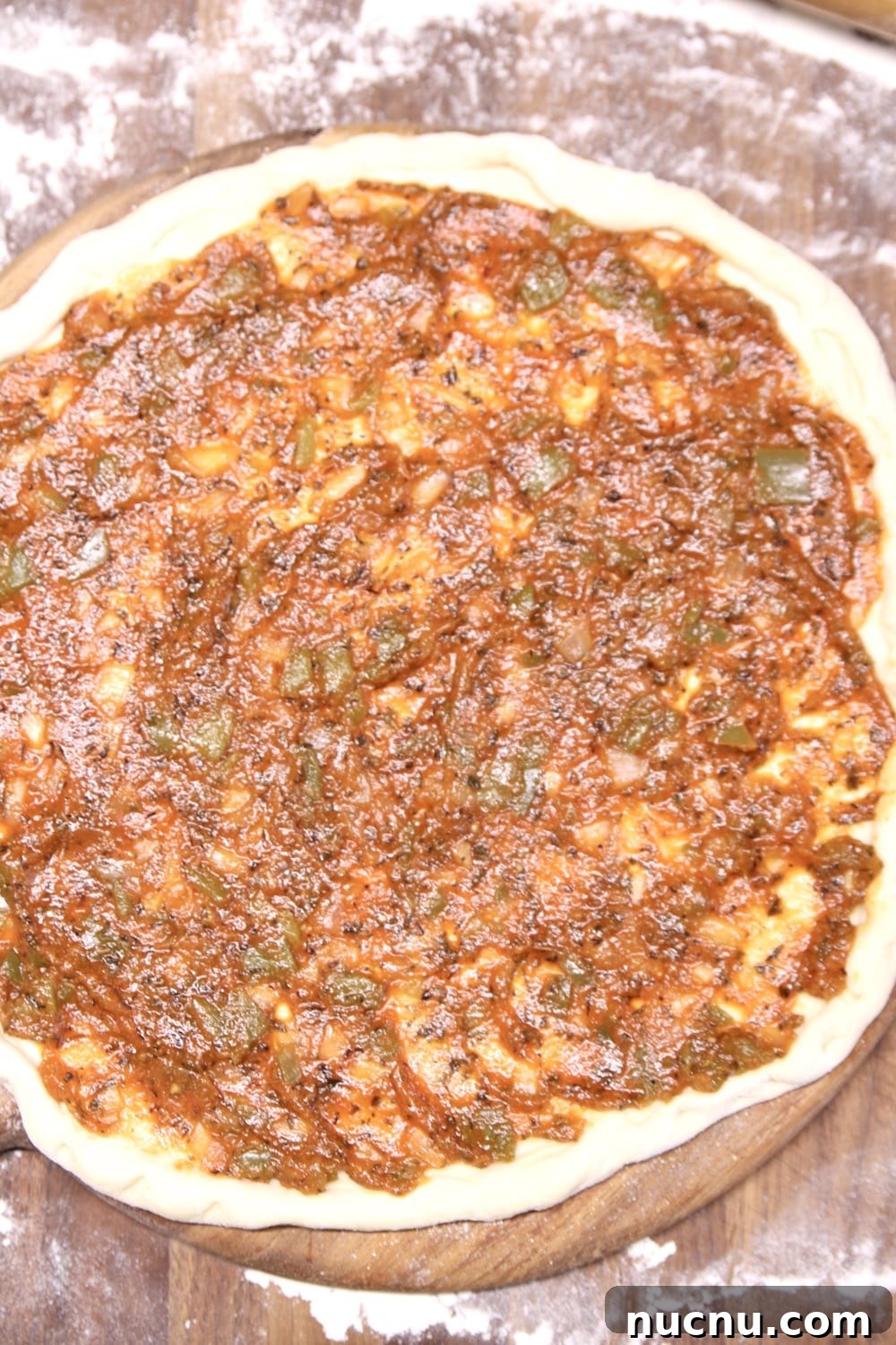Grilled pizza pizza dough with pizza sauce