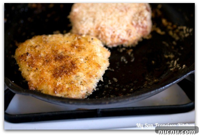 Crispy Salmon Burgers with Lemon Dill Sauce 8 salmonburger5