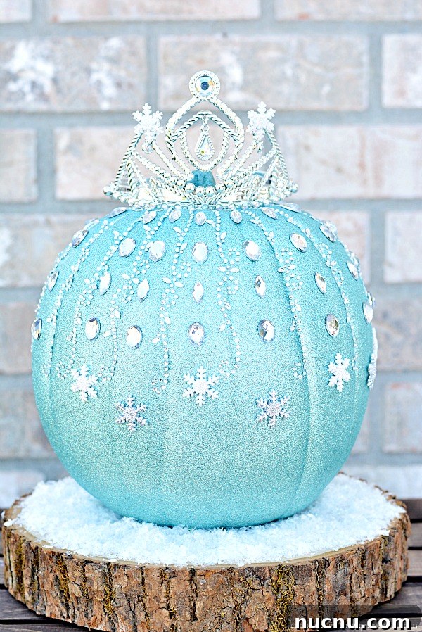 DIY Elsa Costume Guide: Make an Authentic Frozen Outfit at Home 9 Disney Frozen Elsa Pumpkin