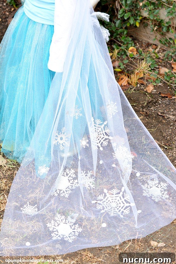 DIY Elsa Costume Guide: Make an Authentic Frozen Outfit at Home 6 DIY Elsa Costume