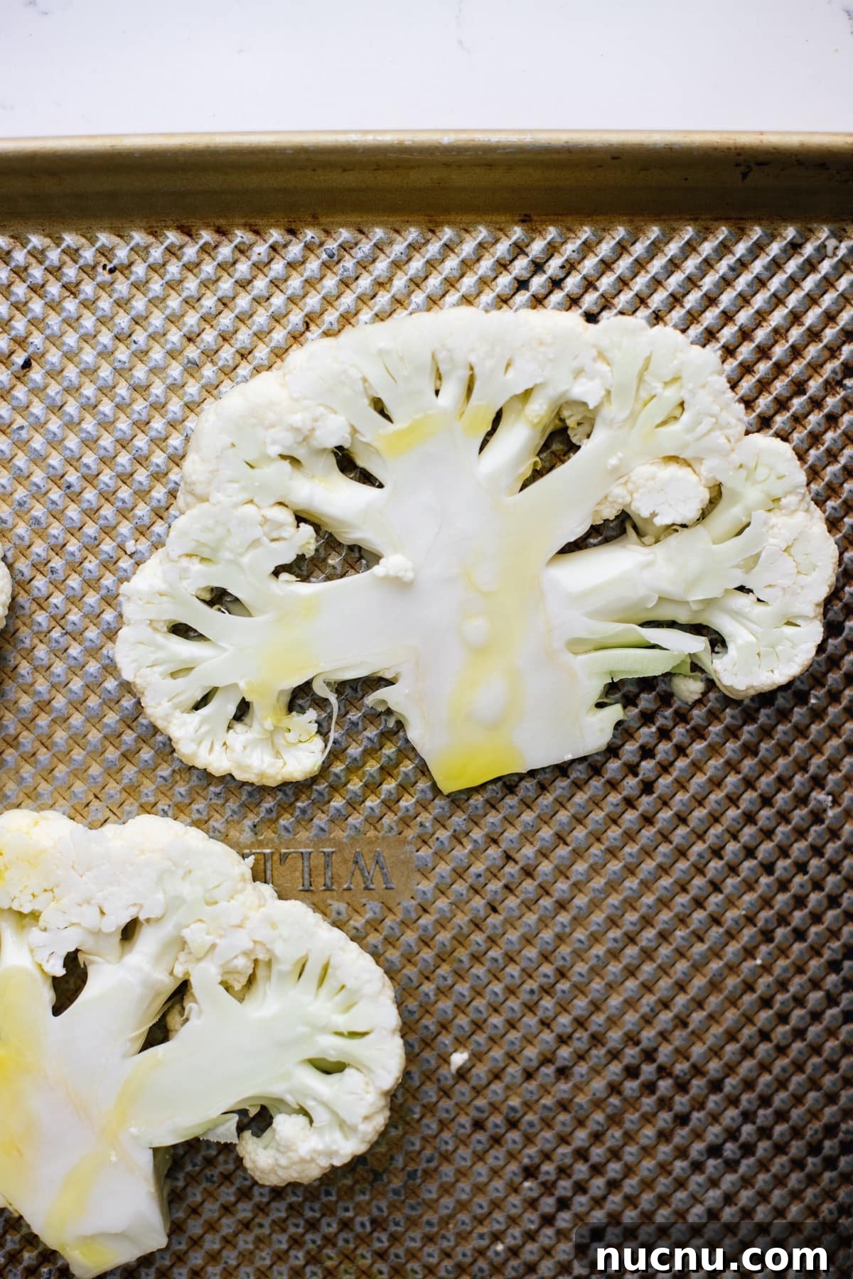 Cauliflower Steak Pizza: Crispy Low-Carb Veggie Pizza Recipe 3 img 7920 2