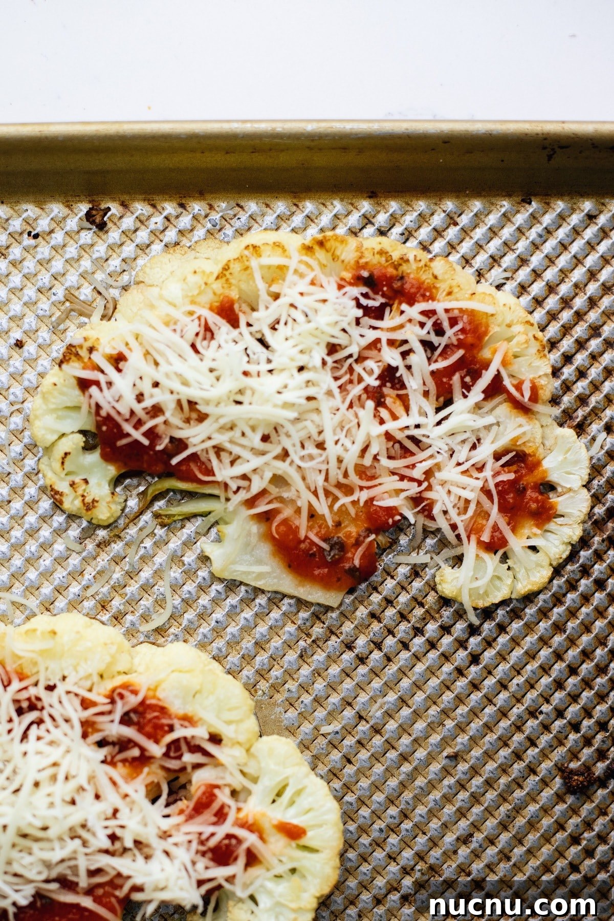 Cauliflower Steak Pizza: Crispy Low-Carb Veggie Pizza Recipe 5 img 7920 4