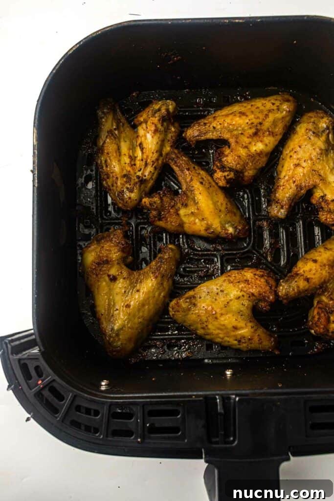 Crispy Air Fryer Chicken Wings — Extra Crunch in 25 Minutes 8 Cooked delicious crispy chicken wings in an air fryer.