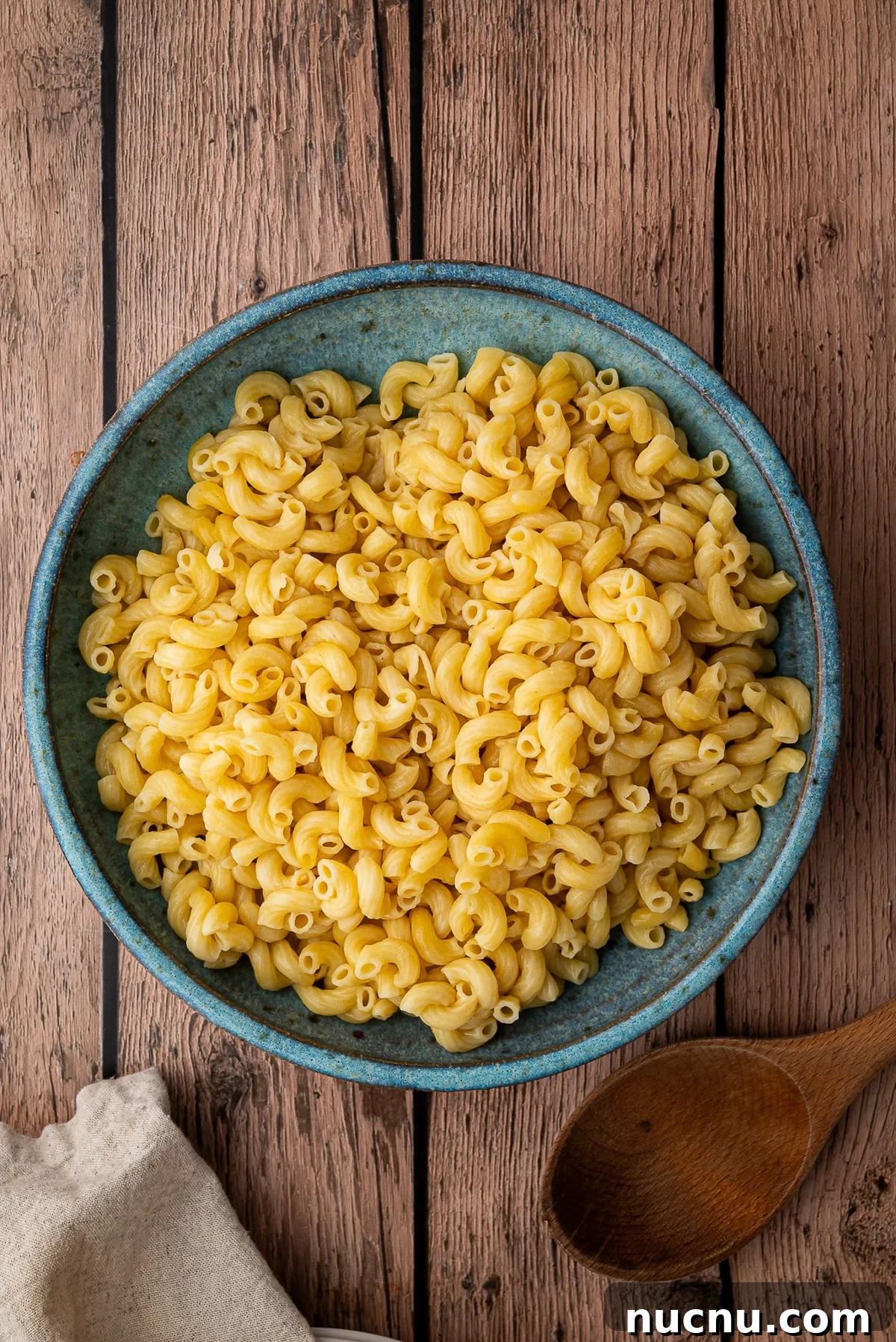 Creamy Stovetop Monterey Jack Mac and Cheese Recipe 5 A large bowl of cooked macaroni pasta.